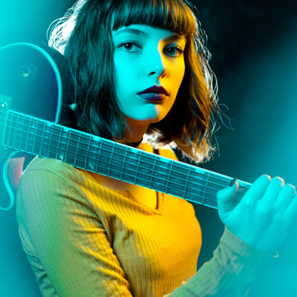 girl_with_guitar