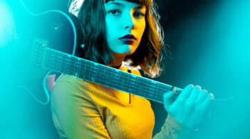 girl_with_guitar